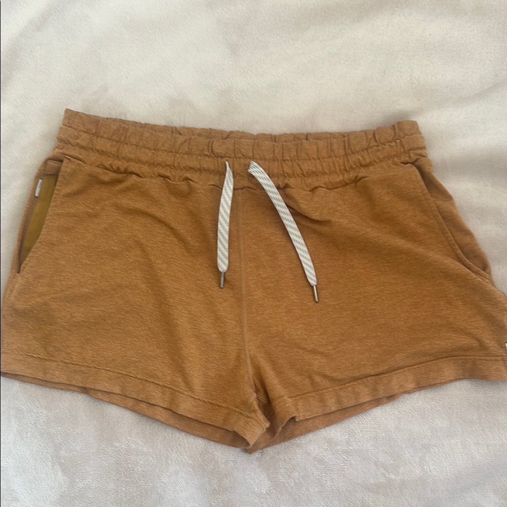 Vuori Super Soft Heathered Caramel Zipper Pocket Shorts
